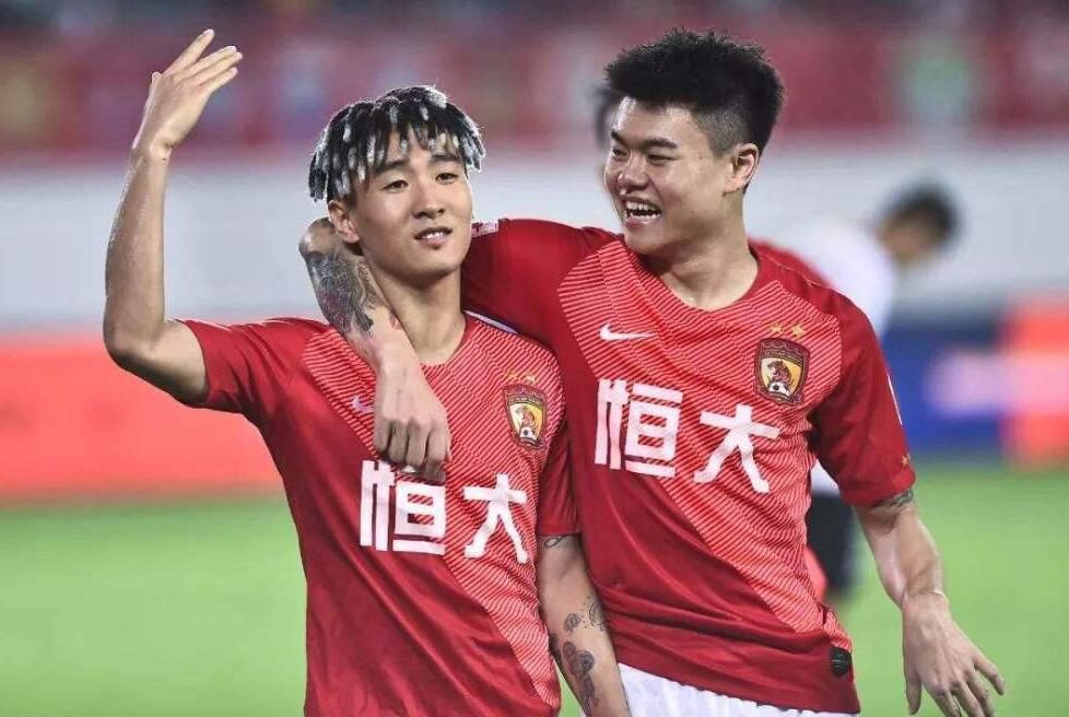 影片监制、编剧陈思诚，导演崔睿，领衔主演朱一龙、文咏珊，主演黄子琪来到沈阳，与东北的观众朋友们面对面交流